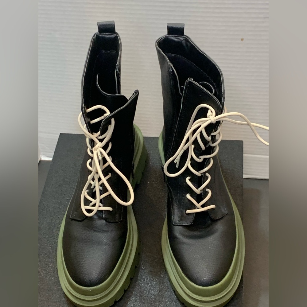 Cool Planet By Steve Madden Combat Boots. Hunter Green/Blk SZ 8.